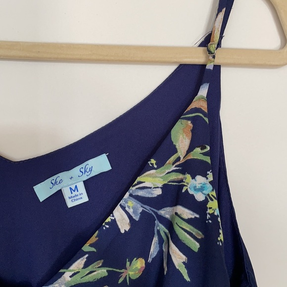 Floral midi dress with button detail - Picture 2 of 4